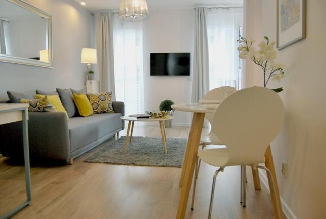 Two Towers Old Town Apartments-city Center-by The River-observation Terrance On The Roof-free Parking Apartment *