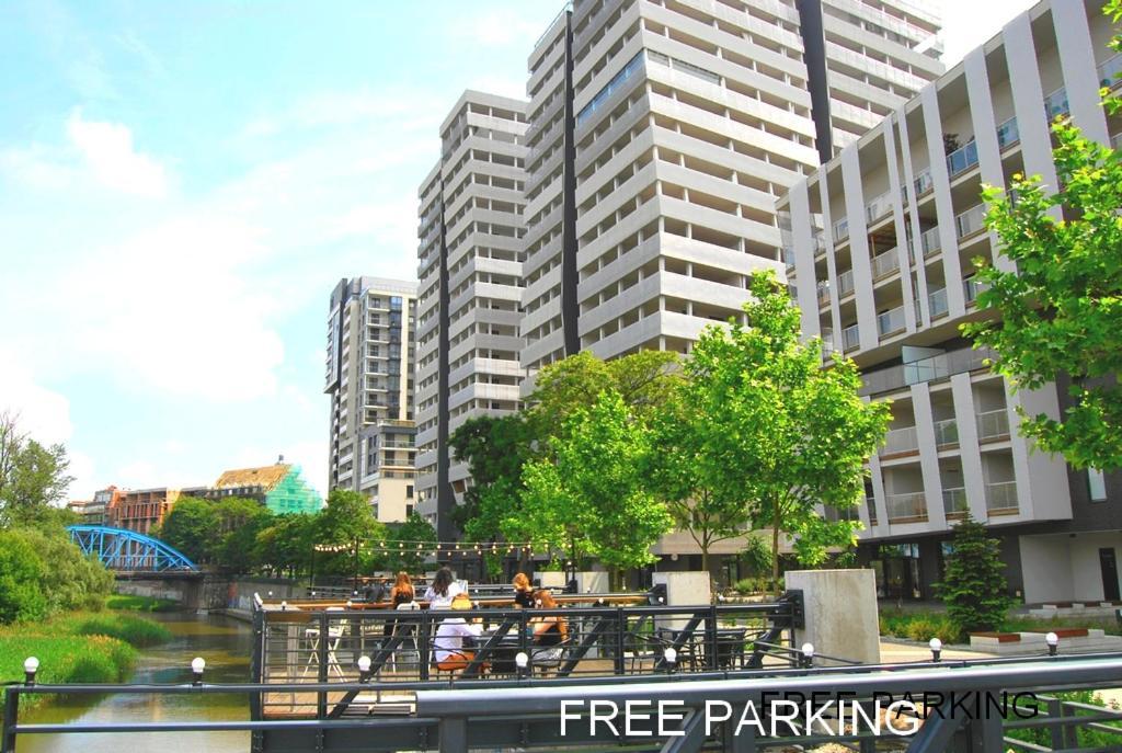Two Towers Old Town Apartments-city Center-by The River-observation Terrance On The Roof-free Parking Apartment